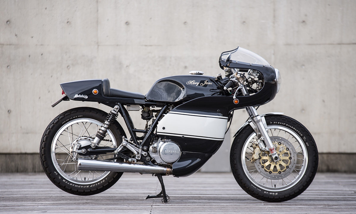 Yamaha SR400 cafe racer japan