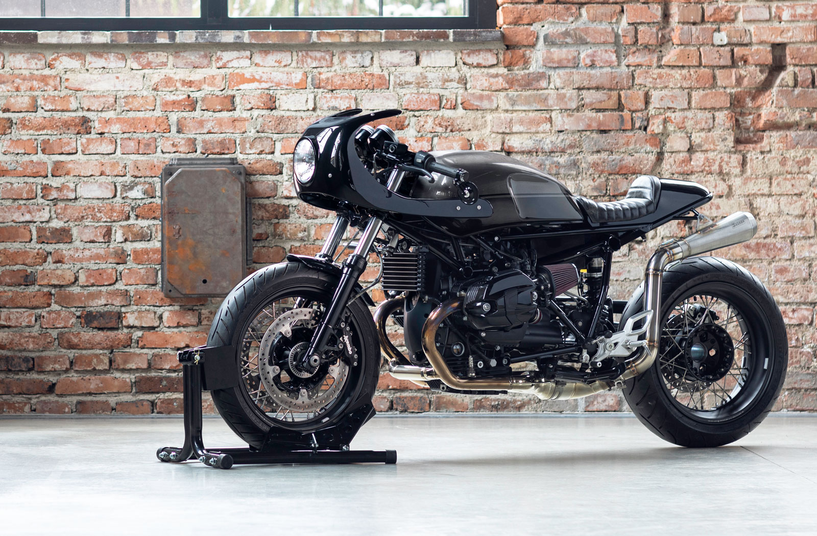 BMW R9T custom cafe racer