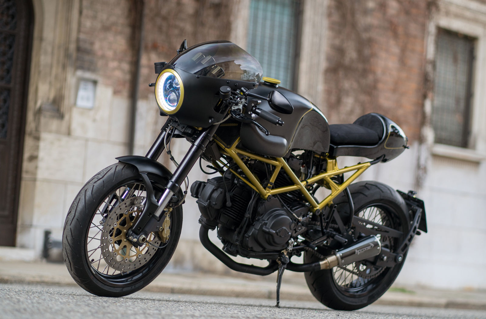 Ducati Monster 600 cafe racer